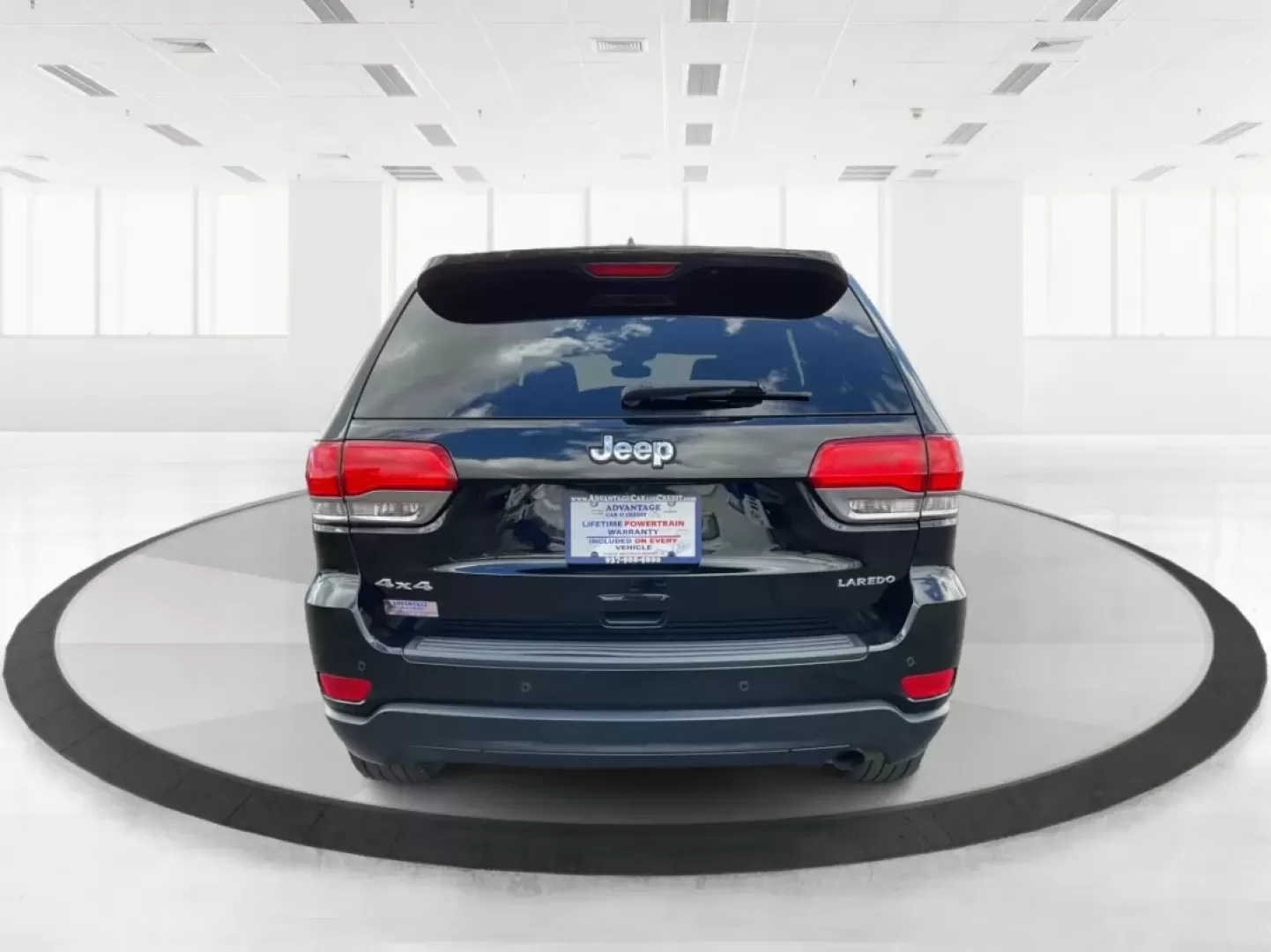 2017 Jeep Grand Cherokee Laredo 4x4 (1C4RJFAGXHC) with an Pentastar 3.6L V-6 DOHC engine, located at 8750 N County Rd 25A, Piqua, OH, 45356, (937) 908-9800, 40.164391, -84.232513 - **Adventure Awaits with This 2017 Jeep Grand Cherokee Laredo 4x4**<br /> <br /> Are you ready to elevate your lifestyle with a vehicle that embodies both adventure and everyday practicality? The 2017 Jeep Grand Cherokee Laredo 4x4 from Advantage Car and Credit in Piqua, OH, is perfect for those who - Photo#3