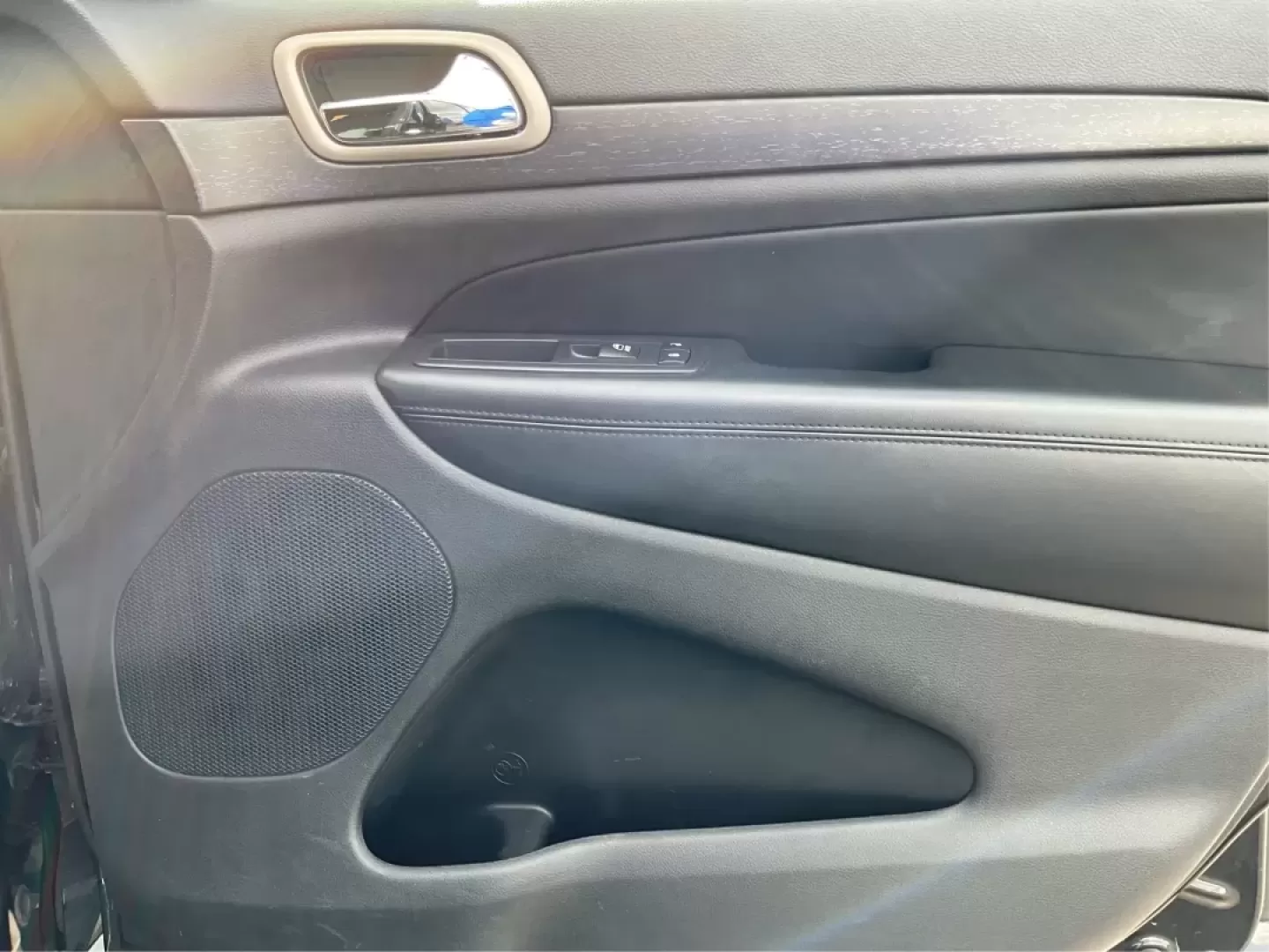 2017 Jeep Grand Cherokee Laredo 4x4 (1C4RJFAGXHC) with an Pentastar 3.6L V-6 DOHC engine, located at 8750 N County Rd 25A, Piqua, OH, 45356, (937) 908-9800, 40.164391, -84.232513 - **Adventure Awaits with This 2017 Jeep Grand Cherokee Laredo 4x4**<br /> <br /> Are you ready to elevate your lifestyle with a vehicle that embodies both adventure and everyday practicality? The 2017 Jeep Grand Cherokee Laredo 4x4 from Advantage Car and Credit in Piqua, OH, is perfect for those who - Photo#20