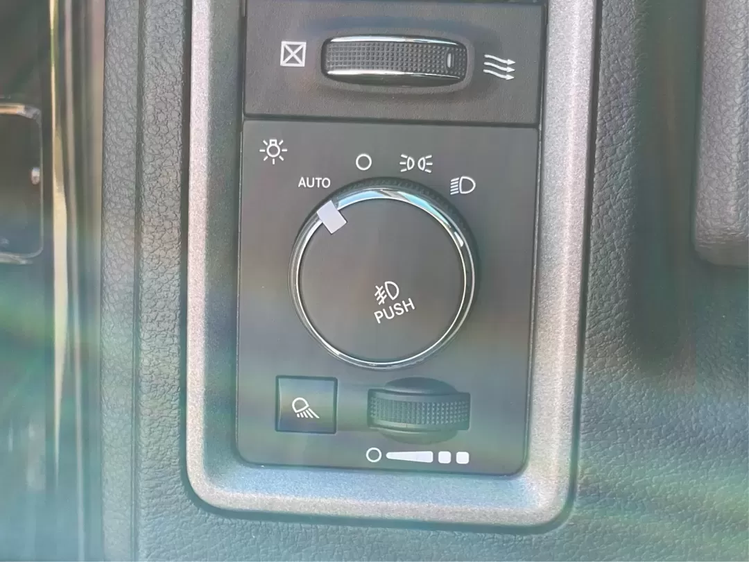 2015 Ram 1500 Express (1C6RR7FTXFS) with an 5.7L V8 OHV 16V engine, 6-Speed Automatic transmission, located at 4508 South Dixie Dr, Moraine, OH, 45439, (937) 908-9800, 39.689976, -84.218452 - Are you ready to take your adventures to the next level? Whether you're a growing family looking for a reliable vehicle for road trips, a commuter seeking comfort for daily drives, or an outdoor enthusiast needing a rugged companion for off-road excursions, the 2015 Ram 1500 Express Quad Cab is pois - Photo#16