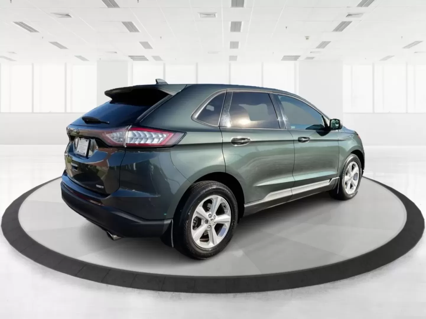 2015 Ford Edge SE (2FMTK4G93FB) with an Other engine, located at 1230 East Main St, Xenia, OH, 45385, (937) 908-9800, 39.688026, -83.910172 - **Discover Adventure with the 2015 Ford Edge SE at Advantage Car and Credit - Xenia, OH!**<br /> <br /> Are you ready to elevate your lifestyle? Whether you're commuting to work, shuttling the kids to school, or planning weekend adventures, the 2015 Ford Edge SE is the perfect companion for all your - Photo#2