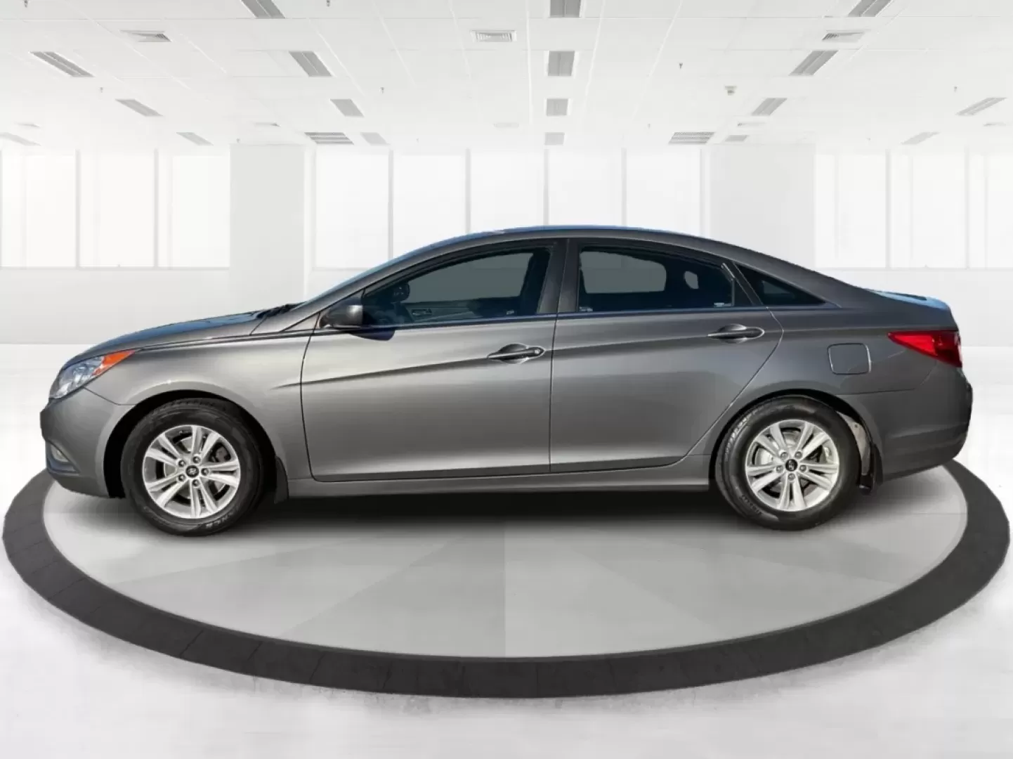 2013 Hyundai Sonata GLS (5NPEB4AC0DH) with an 2.4L I-4 gasoline direct injection engine, located at 8750 N County Rd 25A, Piqua, OH, 45356, (937) 908-9800, 40.164391, -84.232513 - **Drive Your Way to Adventure with the 2013 Hyundai Sonata GLS at Advantage Car and Credit - Piqua!**<br /> <br /> Are you seeking an affordable, stylish, and reliable sedan for your daily commute or weekend getaways? Look no further than the 2013 Hyundai Sonata GLS, available now at **Advantage Car - Photo#5