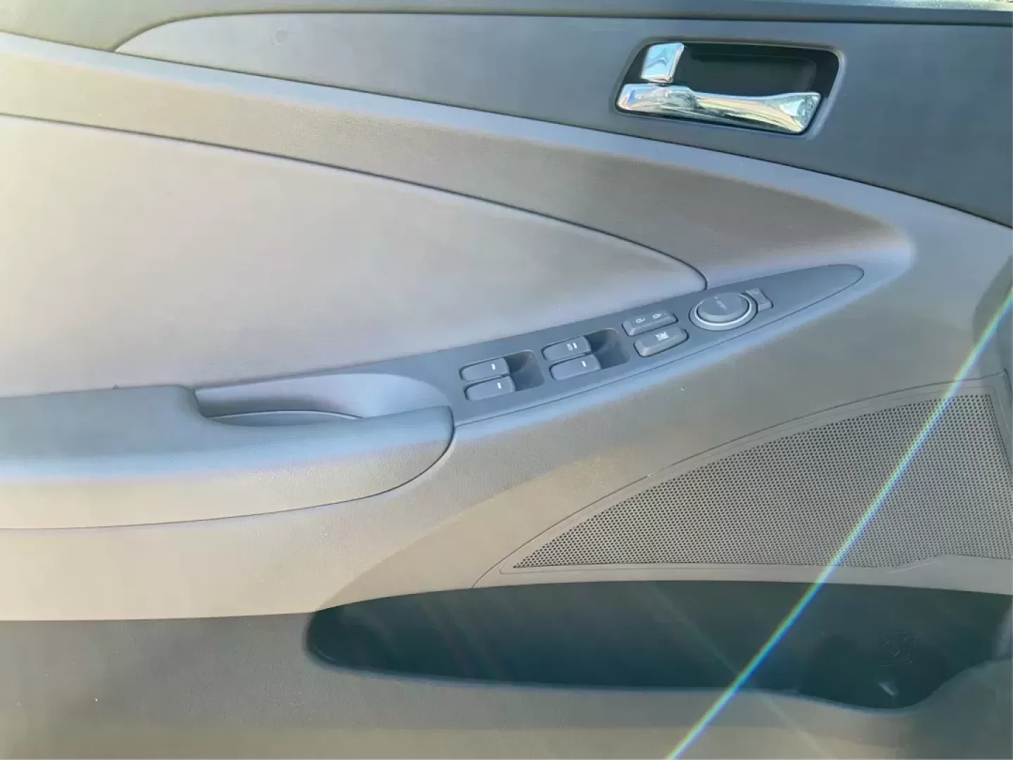 2013 Hyundai Sonata GLS (5NPEB4AC0DH) with an 2.4L I-4 gasoline direct injection engine, located at 8750 N County Rd 25A, Piqua, OH, 45356, (937) 908-9800, 40.164391, -84.232513 - **Drive Your Way to Adventure with the 2013 Hyundai Sonata GLS at Advantage Car and Credit - Piqua!**<br /> <br /> Are you seeking an affordable, stylish, and reliable sedan for your daily commute or weekend getaways? Look no further than the 2013 Hyundai Sonata GLS, available now at **Advantage Car - Photo#18