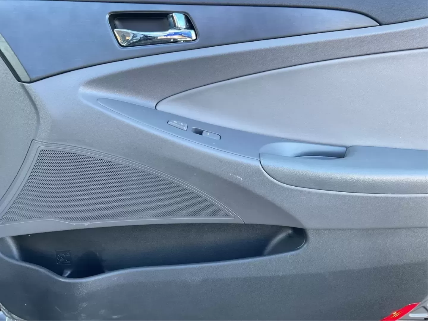 2013 Hyundai Sonata GLS (5NPEB4AC0DH) with an 2.4L I-4 gasoline direct injection engine, located at 8750 N County Rd 25A, Piqua, OH, 45356, (937) 908-9800, 40.164391, -84.232513 - **Drive Your Way to Adventure with the 2013 Hyundai Sonata GLS at Advantage Car and Credit - Piqua!**<br /> <br /> Are you seeking an affordable, stylish, and reliable sedan for your daily commute or weekend getaways? Look no further than the 2013 Hyundai Sonata GLS, available now at **Advantage Car - Photo#19