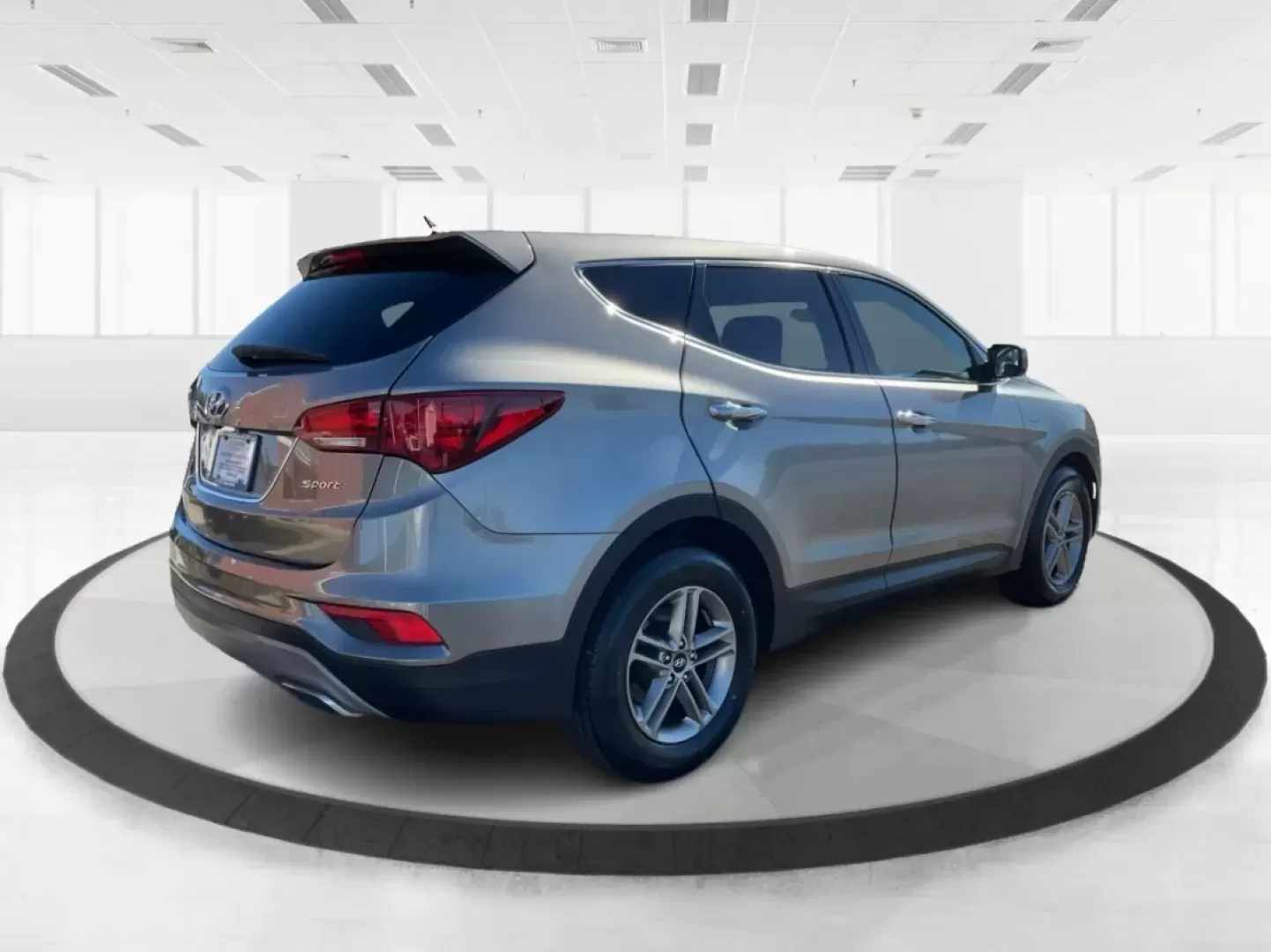 2018 Hyundai Santa Fe 2.4L (5XYZT3LB6JG) with an Theta II 2.4L I-4 gasoline direct injection engine, located at 4508 South Dixie Dr, Moraine, OH, 45439, (937) 908-9800, 39.689976, -84.218452 - Elevate your family adventures and daily commutes with the remarkable 2018 Hyundai Santa Fe, now available at Advantage Car and Credit - Moraine. This SUV is designed to seamlessly fit into your lifestyle, whether you're navigating busy streets, embarking on weekend getaways, or tackling the challen - Photo#2