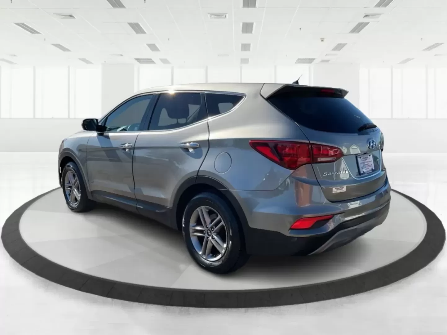 2018 Hyundai Santa Fe 2.4L (5XYZT3LB6JG) with an Theta II 2.4L I-4 gasoline direct injection engine, located at 4508 South Dixie Dr, Moraine, OH, 45439, (937) 908-9800, 39.689976, -84.218452 - Elevate your family adventures and daily commutes with the remarkable 2018 Hyundai Santa Fe, now available at Advantage Car and Credit - Moraine. This SUV is designed to seamlessly fit into your lifestyle, whether you're navigating busy streets, embarking on weekend getaways, or tackling the challen - Photo#4