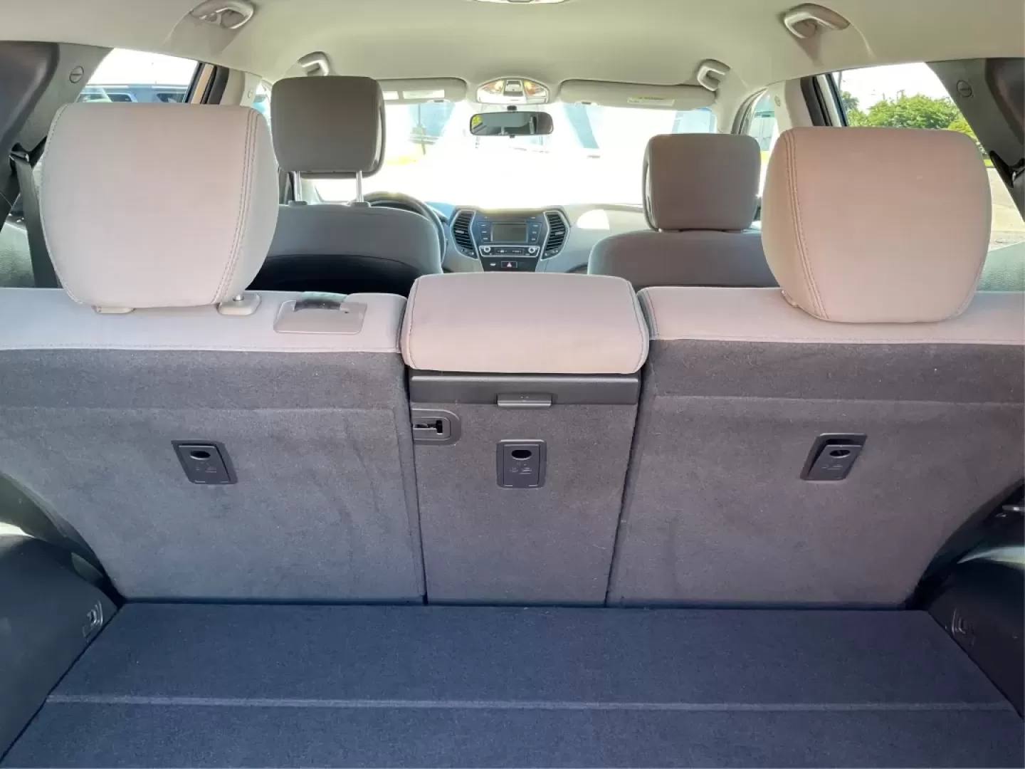 2018 Hyundai Santa Fe 2.4L (5XYZT3LB6JG) with an Theta II 2.4L I-4 gasoline direct injection engine, located at 4508 South Dixie Dr, Moraine, OH, 45439, (937) 908-9800, 39.689976, -84.218452 - Elevate your family adventures and daily commutes with the remarkable 2018 Hyundai Santa Fe, now available at Advantage Car and Credit - Moraine. This SUV is designed to seamlessly fit into your lifestyle, whether you're navigating busy streets, embarking on weekend getaways, or tackling the challen - Photo#12