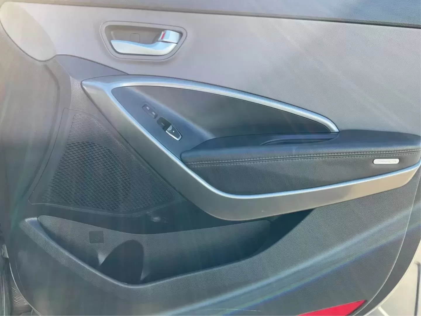 2018 Hyundai Santa Fe 2.4L (5XYZT3LB6JG) with an Theta II 2.4L I-4 gasoline direct injection engine, located at 4508 South Dixie Dr, Moraine, OH, 45439, (937) 908-9800, 39.689976, -84.218452 - Elevate your family adventures and daily commutes with the remarkable 2018 Hyundai Santa Fe, now available at Advantage Car and Credit - Moraine. This SUV is designed to seamlessly fit into your lifestyle, whether you're navigating busy streets, embarking on weekend getaways, or tackling the challen - Photo#18