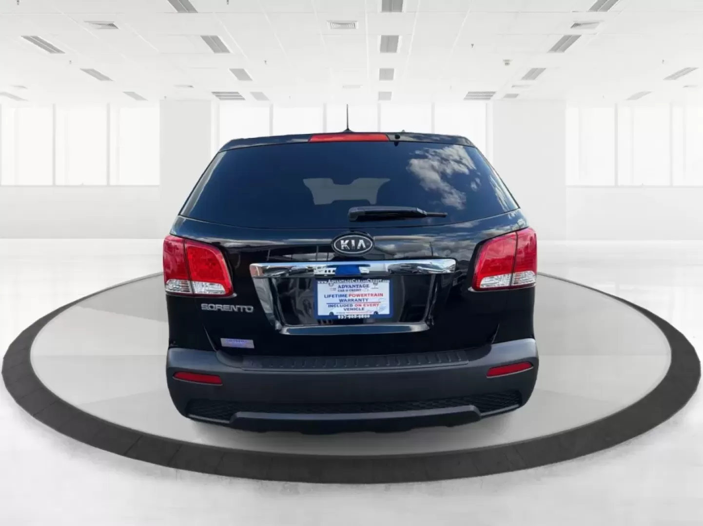 2013 Kia Sorento LX (5XYKT3A15DG) with an 2.4L I-4 DOHC engine, located at 4508 South Dixie Dr, Moraine, OH, 45439, (937) 908-9800, 39.689976, -84.218452 - **Adventure Awaits with the 2013 Kia Sorento LX at Advantage Car and Credit - Moraine!**<br /> <br /> Are you ready for your next family road trip or weekend adventure? The 2013 Kia Sorento LX is the perfect SUV that offers comfort, versatility, and reliability for any lifestyle. Whether you're navi - Photo#3