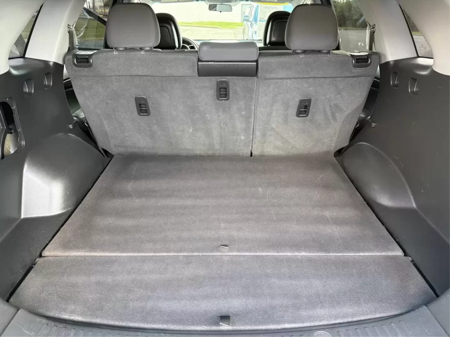 2013 Kia Sorento LX (5XYKT3A15DG) with an 2.4L I-4 DOHC engine, located at 4508 South Dixie Dr, Moraine, OH, 45439, (937) 908-9800, 39.689976, -84.218452 - **Adventure Awaits with the 2013 Kia Sorento LX at Advantage Car and Credit - Moraine!**<br /> <br /> Are you ready for your next family road trip or weekend adventure? The 2013 Kia Sorento LX is the perfect SUV that offers comfort, versatility, and reliability for any lifestyle. Whether you're navi - Photo#12