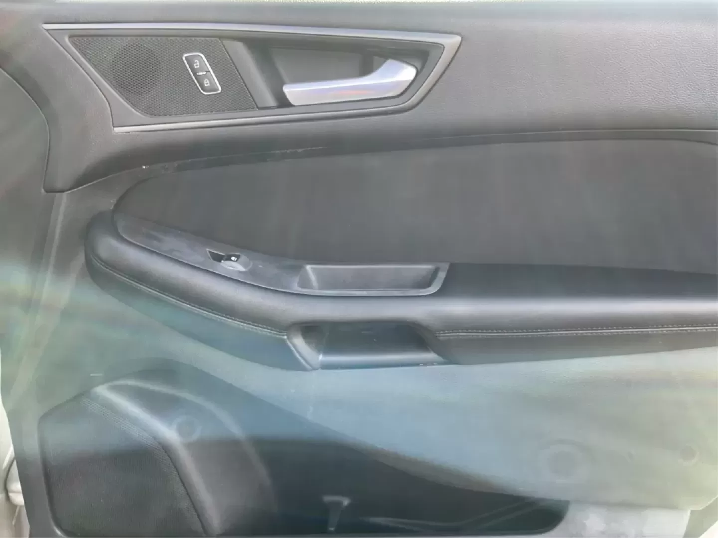 2016 Ford Edge SE (2FMPK4G9XGB) with an EcoBoost 2L I-4 gasoline direct injection engine, located at 1184 Kauffman Ave, Fairborn, OH, 45324, (937) 908-9800, 39.807072, -84.030914 - Rev up your lifestyle with the perfect blend of style, comfort, and utility that the 2016 Ford Edge SE offers! If you're looking for a reliable SUV that seamlessly fits into your busy life-whether it's taking the kids to school, embarking on family adventures, or handling your daily commute-this veh - Photo#19