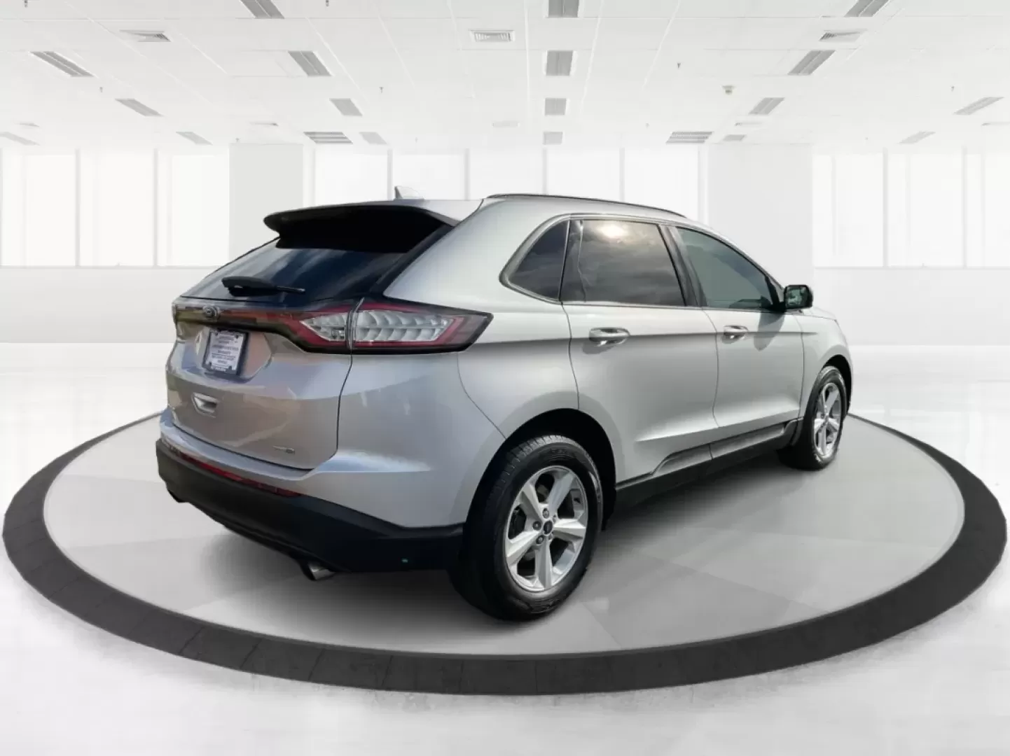 2016 Ford Edge SE (2FMPK4G9XGB) with an EcoBoost 2L I-4 gasoline direct injection engine, located at 1230 East Main St, Xenia, OH, 45385, (937) 908-9800, 39.688026, -83.910172 - Rev up your lifestyle with the perfect blend of style, comfort, and utility that the 2016 Ford Edge SE offers! If you're looking for a reliable SUV that seamlessly fits into your busy life-whether it's taking the kids to school, embarking on family adventures, or handling your daily commute-this veh - Photo#2