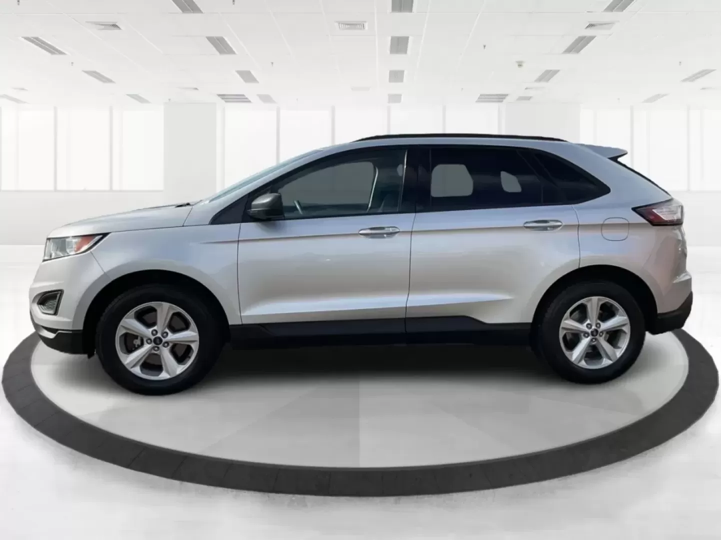 2016 Ford Edge SE (2FMPK4G9XGB) with an EcoBoost 2L I-4 gasoline direct injection engine, located at 1230 East Main St, Xenia, OH, 45385, (937) 908-9800, 39.688026, -83.910172 - Rev up your lifestyle with the perfect blend of style, comfort, and utility that the 2016 Ford Edge SE offers! If you're looking for a reliable SUV that seamlessly fits into your busy life-whether it's taking the kids to school, embarking on family adventures, or handling your daily commute-this veh - Photo#5