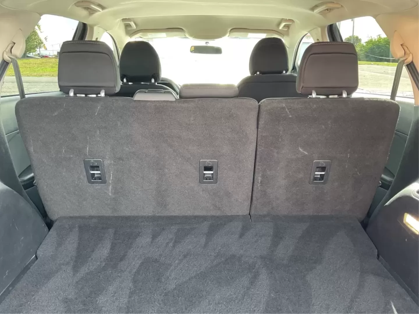 2016 Ford Edge SE (2FMPK4G9XGB) with an EcoBoost 2L I-4 gasoline direct injection engine, located at 1230 East Main St, Xenia, OH, 45385, (937) 908-9800, 39.688026, -83.910172 - Rev up your lifestyle with the perfect blend of style, comfort, and utility that the 2016 Ford Edge SE offers! If you're looking for a reliable SUV that seamlessly fits into your busy life-whether it's taking the kids to school, embarking on family adventures, or handling your daily commute-this veh - Photo#12