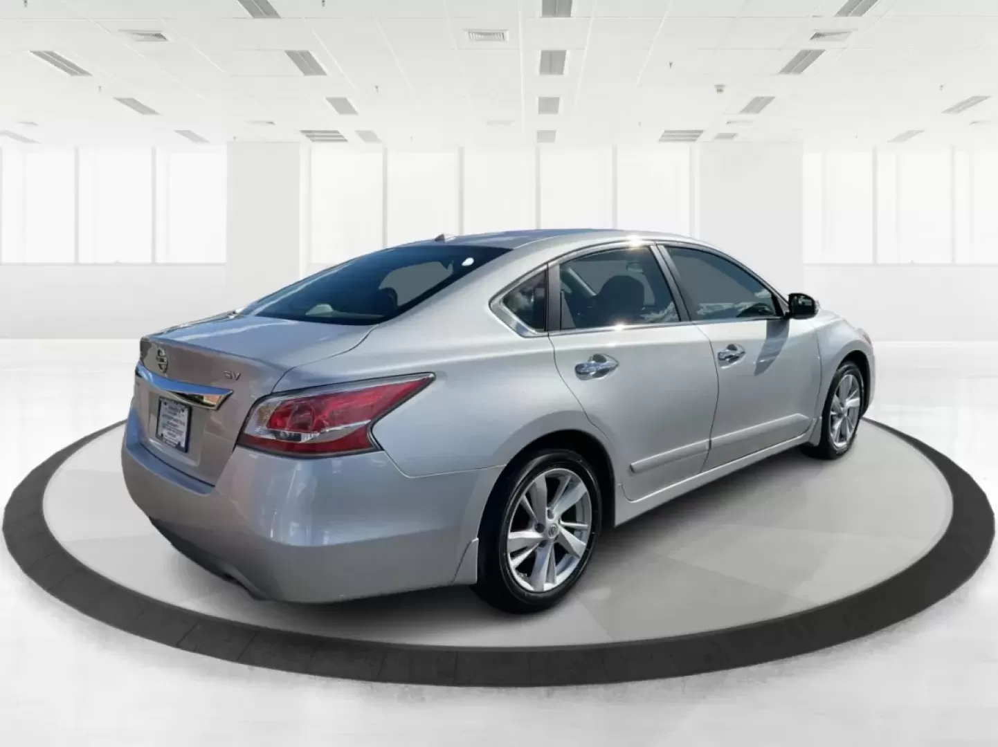 2015 Nissan Altima 2.5 SV (1N4AL3AP8FC) with an 2.5L I-4 DOHC engine, located at 401 Woodman Dr, Riverside, OH, 45431, (937) 908-9800, 39.760899, -84.123421 - **Elevate Your Everyday Life with the 2015 Nissan Altima 2.5 SV from Advantage Car and Credit - Riverside!**<br /> <br /> If you're searching for a vehicle that seamlessly blends comfort, style, and practicality, look no further than this stunning 2015 Nissan Altima 2.5 SV. Perfect for budget-consci - Photo#2