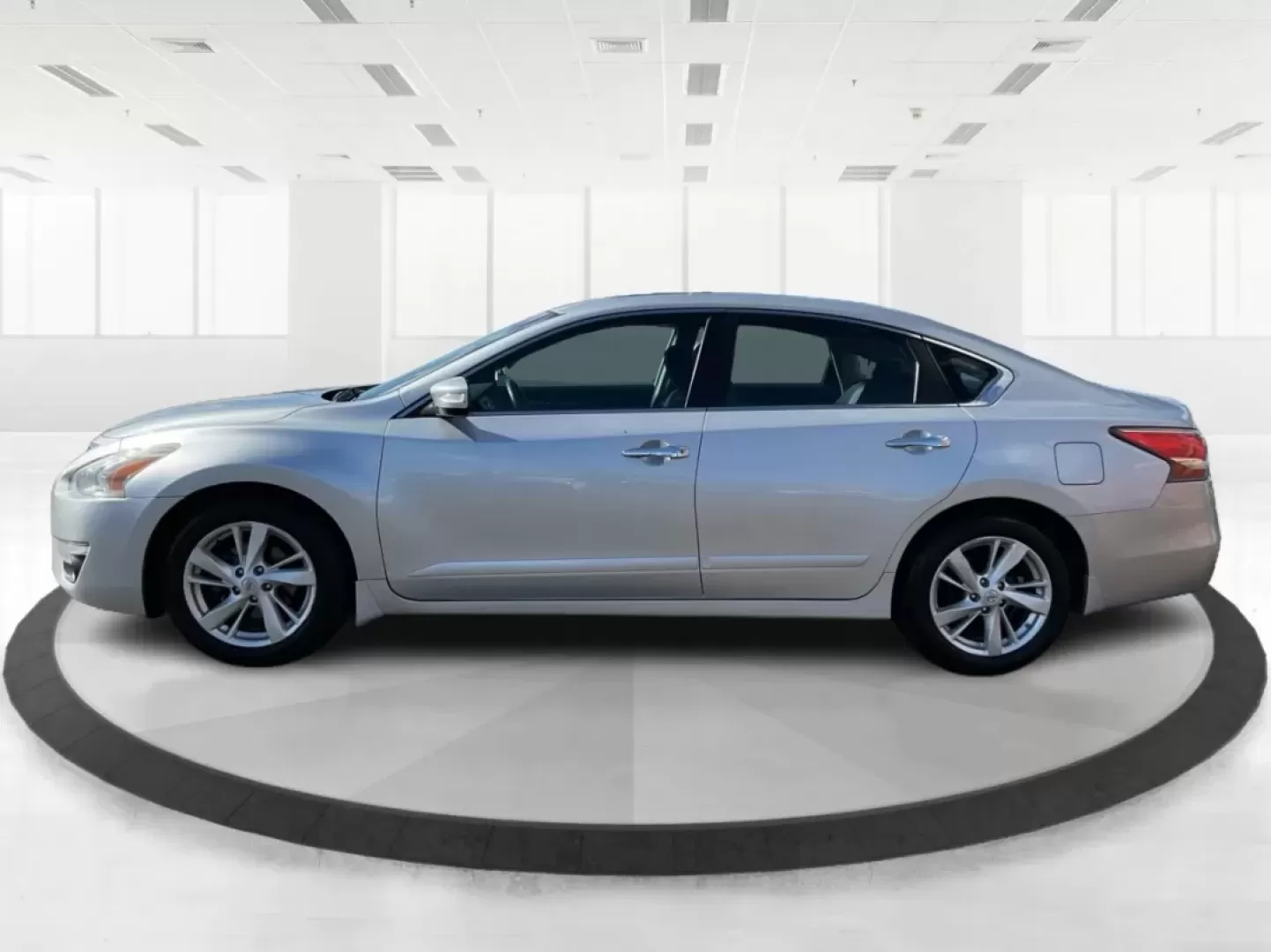 2015 Nissan Altima 2.5 SV (1N4AL3AP8FC) with an 2.5L I-4 DOHC engine, located at 401 Woodman Dr, Riverside, OH, 45431, (937) 908-9800, 39.760899, -84.123421 - **Elevate Your Everyday Life with the 2015 Nissan Altima 2.5 SV from Advantage Car and Credit - Riverside!**<br /> <br /> If you're searching for a vehicle that seamlessly blends comfort, style, and practicality, look no further than this stunning 2015 Nissan Altima 2.5 SV. Perfect for budget-consci - Photo#5