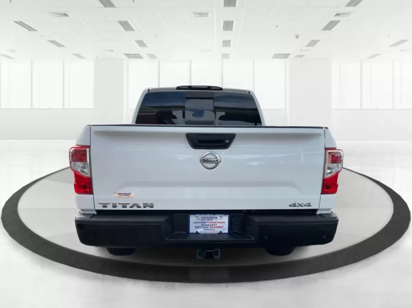 2021 Nissan TITAN Crew Cab S 4x4 (1N6AA1EC4MN) with an Endurance 5.6L V-8 gasoline direct injection engine, located at 8750 N County Rd 25A, Piqua, OH, 45356, (937) 908-9800, 40.164391, -84.232513 - Discover ultimate versatility and rugged capability with this 2021 Nissan TITAN Crew Cab S 4x4, now available at Advantage Car and Credit in Piqua, OH. Whether you're navigating the bustling streets of Piqua or heading out for weekend adventures, this truck is designed to adapt to your lifestyle. Pe - Photo#3