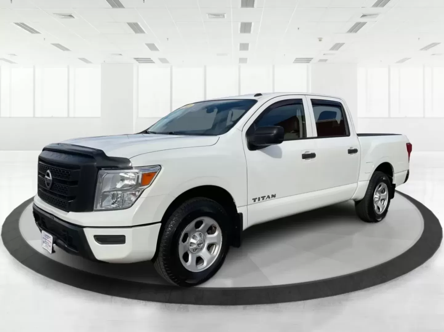 2021 Nissan TITAN Crew Cab S 4x4 (1N6AA1EC4MN) with an Endurance 5.6L V-8 gasoline direct injection engine, located at 8750 N County Rd 25A, Piqua, OH, 45356, (937) 908-9800, 40.164391, -84.232513 - Discover ultimate versatility and rugged capability with this 2021 Nissan TITAN Crew Cab S 4x4, now available at Advantage Car and Credit in Piqua, OH. Whether you're navigating the bustling streets of Piqua or heading out for weekend adventures, this truck is designed to adapt to your lifestyle. Pe - Photo#8