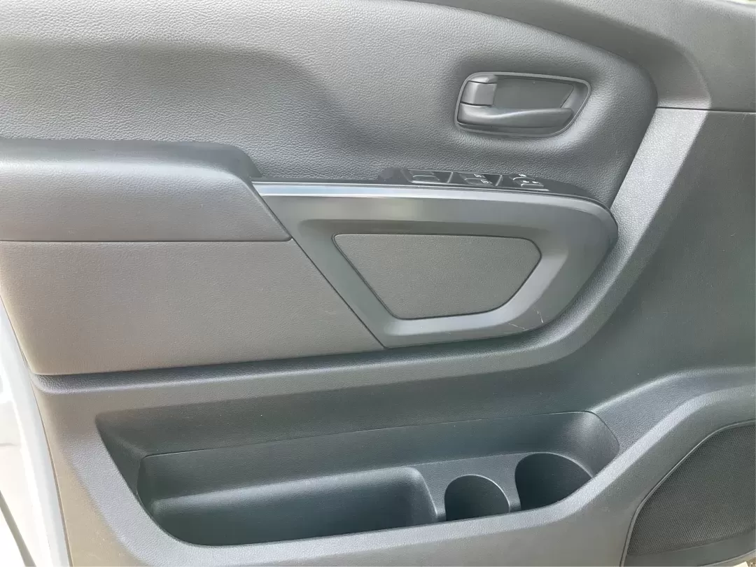 2021 Nissan TITAN Crew Cab S 4x4 (1N6AA1EC4MN) with an Endurance 5.6L V-8 gasoline direct injection engine, 9A transmission, located at 1099 N County Rd 25A , Troy, OH, 45373, (937) 908-9800, 40.057079, -84.212883 - Discover ultimate versatility and rugged capability with this 2021 Nissan TITAN Crew Cab S 4x4, now available at Advantage Car and Credit in Piqua, OH. Whether you're navigating the bustling streets of Piqua or heading out for weekend adventures, this truck is designed to adapt to your lifestyle. Pe - Photo#17