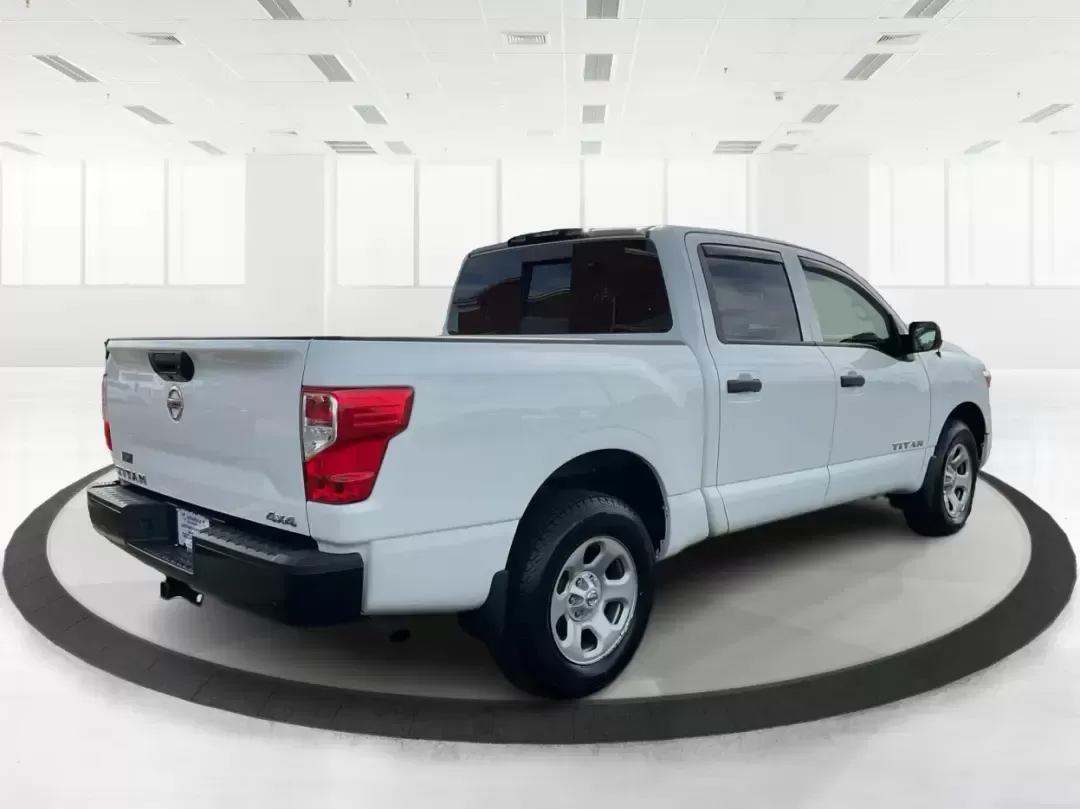 2021 Nissan TITAN Crew Cab S 4x4 (1N6AA1EC4MN) with an Endurance 5.6L V-8 gasoline direct injection engine, 9A transmission, located at 4508 South Dixie Dr, Moraine, OH, 45439, (937) 908-9800, 39.689976, -84.218452 - Discover ultimate versatility and rugged capability with this 2021 Nissan TITAN Crew Cab S 4x4, now available at Advantage Car and Credit in Piqua, OH. Whether you're navigating the bustling streets of Piqua or heading out for weekend adventures, this truck is designed to adapt to your lifestyle. Pe - Photo#2