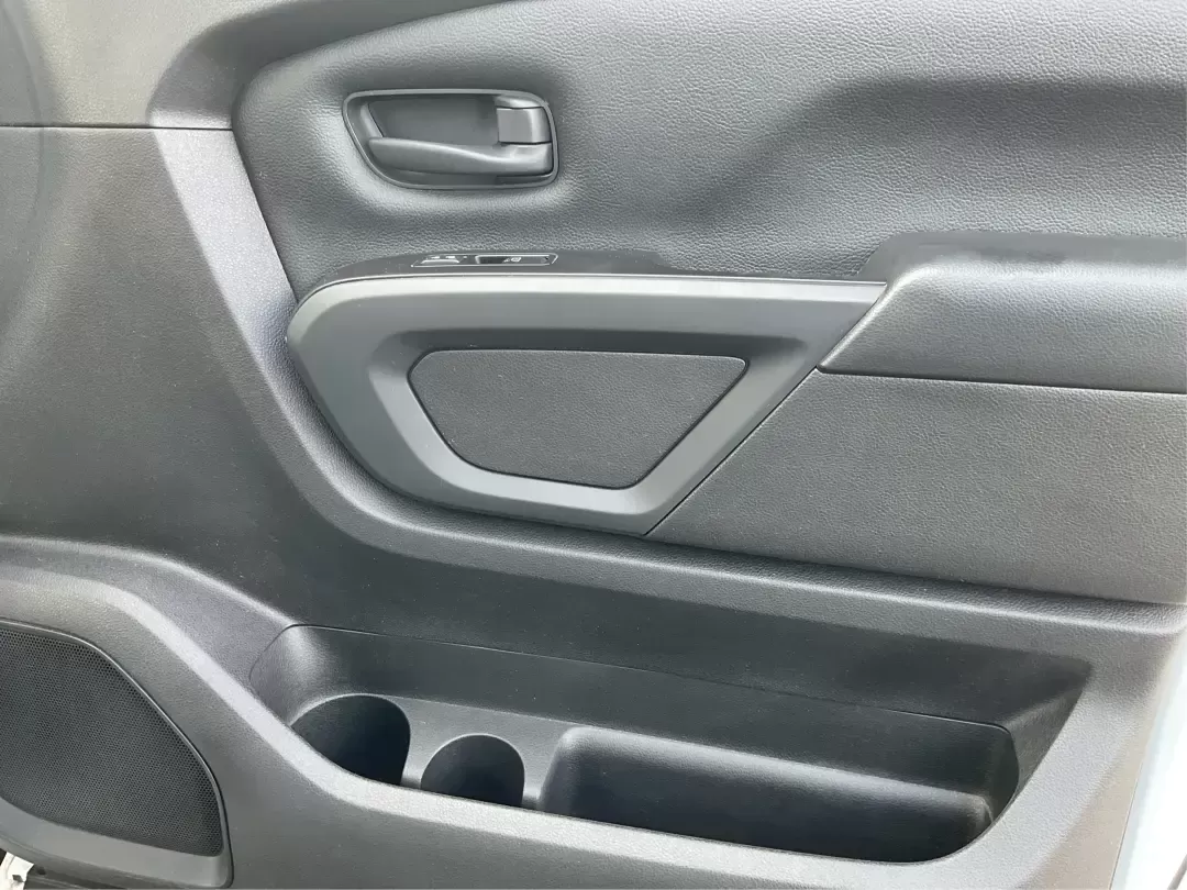 2021 Nissan TITAN Crew Cab S 4x4 (1N6AA1EC4MN) with an Endurance 5.6L V-8 gasoline direct injection engine, 9A transmission, located at 4508 South Dixie Dr, Moraine, OH, 45439, (937) 908-9800, 39.689976, -84.218452 - Discover ultimate versatility and rugged capability with this 2021 Nissan TITAN Crew Cab S 4x4, now available at Advantage Car and Credit in Piqua, OH. Whether you're navigating the bustling streets of Piqua or heading out for weekend adventures, this truck is designed to adapt to your lifestyle. Pe - Photo#18