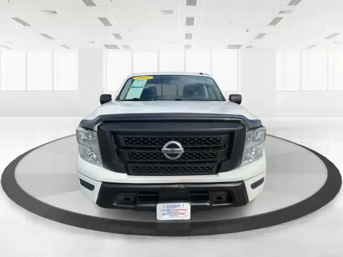 2021 Nissan TITAN Crew Cab S 4x4 (1N6AA1EC4MN) with an Endurance 5.6L V-8 gasoline direct injection engine, located at 401 Woodman Dr, Riverside, OH, 45431, (937) 908-9800, 39.760899, -84.123421 - Discover ultimate versatility and rugged capability with this 2021 Nissan TITAN Crew Cab S 4x4, now available at Advantage Car and Credit in Piqua, OH. Whether you're navigating the bustling streets of Piqua or heading out for weekend adventures, this truck is designed to adapt to your lifestyle. Pe - Photo#7