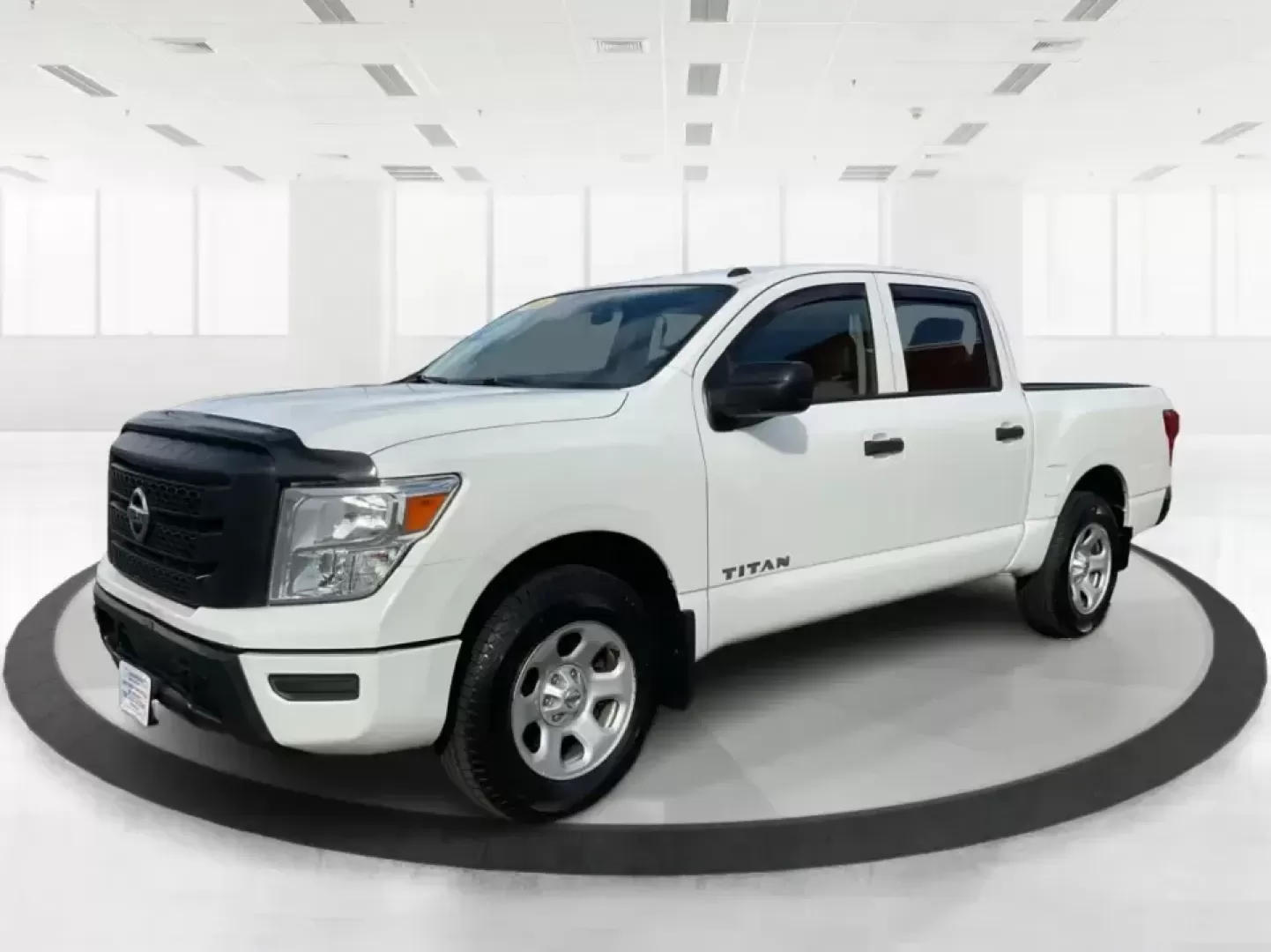 2021 Nissan TITAN Crew Cab S 4x4 (1N6AA1EC4MN) with an Endurance 5.6L V-8 gasoline direct injection engine, located at 401 Woodman Dr, Riverside, OH, 45431, (937) 908-9800, 39.760899, -84.123421 - Discover ultimate versatility and rugged capability with this 2021 Nissan TITAN Crew Cab S 4x4, now available at Advantage Car and Credit in Piqua, OH. Whether you're navigating the bustling streets of Piqua or heading out for weekend adventures, this truck is designed to adapt to your lifestyle. Pe - Photo#8