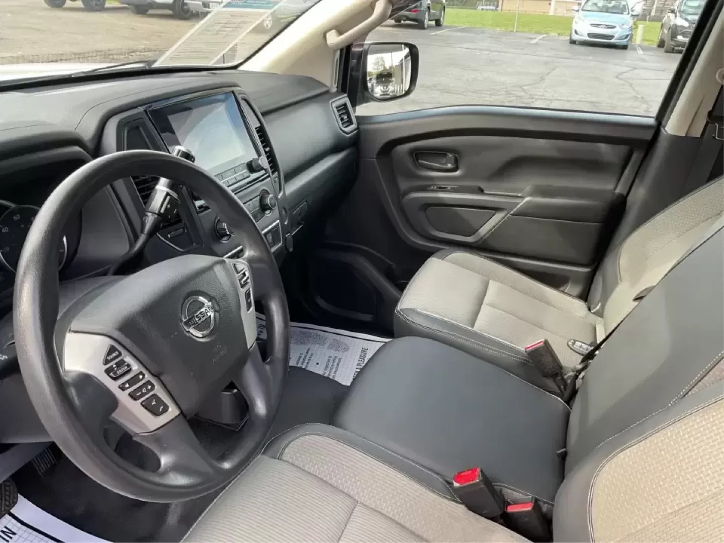 2021 Nissan TITAN Crew Cab S 4x4 (1N6AA1EC4MN) with an Endurance 5.6L V-8 gasoline direct injection engine, located at 401 Woodman Dr, Riverside, OH, 45431, (937) 908-9800, 39.760899, -84.123421 - Discover ultimate versatility and rugged capability with this 2021 Nissan TITAN Crew Cab S 4x4, now available at Advantage Car and Credit in Piqua, OH. Whether you're navigating the bustling streets of Piqua or heading out for weekend adventures, this truck is designed to adapt to your lifestyle. Pe - Photo#9