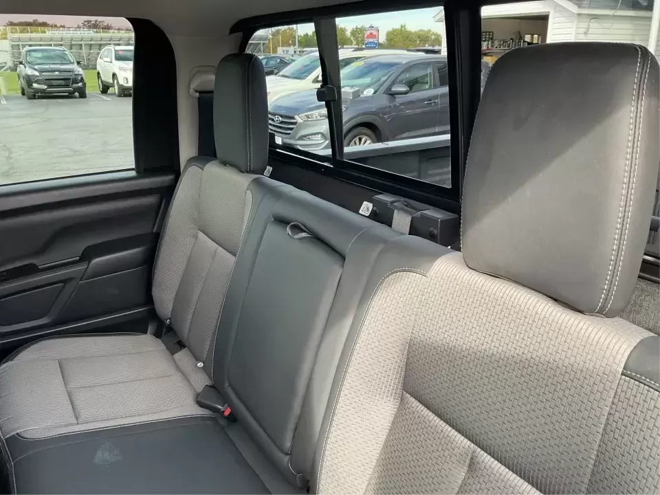 2021 Nissan TITAN Crew Cab S 4x4 (1N6AA1EC4MN) with an Endurance 5.6L V-8 gasoline direct injection engine, 9A transmission, located at 1099 N County Rd 25A , Troy, OH, 45373, (937) 908-9800, 40.057079, -84.212883 - Discover ultimate versatility and rugged capability with this 2021 Nissan TITAN Crew Cab S 4x4, now available at Advantage Car and Credit in Piqua, OH. Whether you're navigating the bustling streets of Piqua or heading out for weekend adventures, this truck is designed to adapt to your lifestyle. Pe - Photo#10