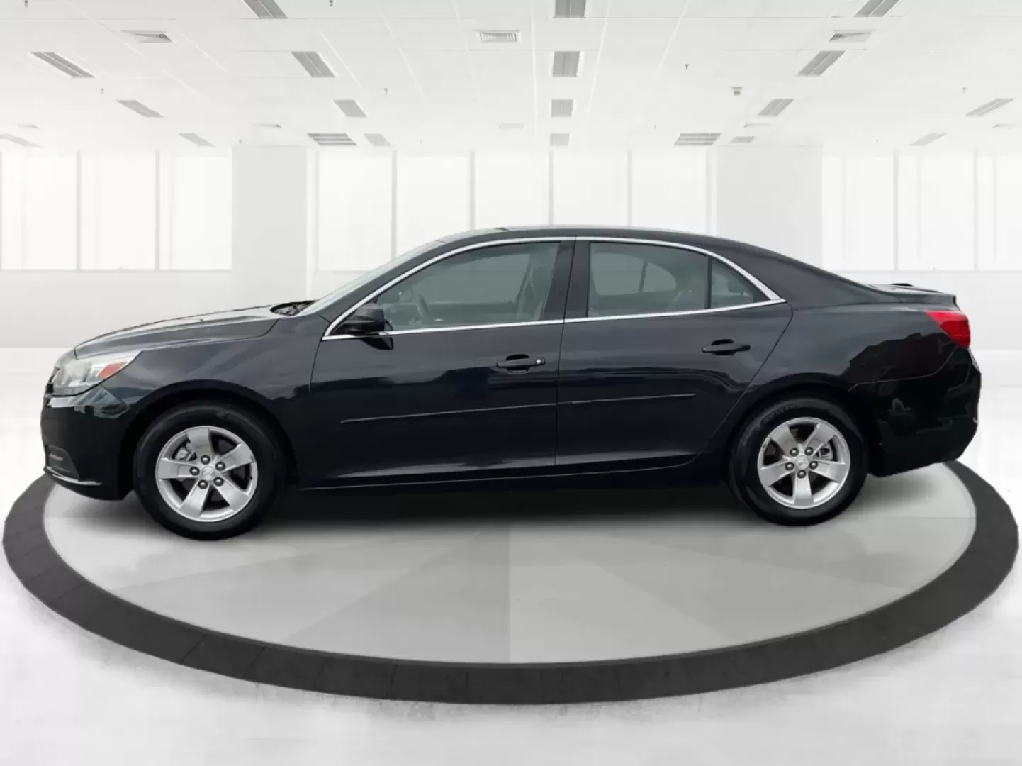 2014 Chevrolet Malibu 1LS (1G11B5SLXEF) with an ECOTEC 2.5L I-4 gasoline direct injection engine, located at 8750 N County Rd 25A, Piqua, OH, 45356, (937) 908-9800, 40.164391, -84.232513 - **Discover Your Next Adventure with the 2014 Chevrolet Malibu at Advantage Car and Credit - Vandalia!**<br /> <br /> Are you on the lookout for a reliable, stylish vehicle that fits seamlessly into your busy lifestyle? Look no further! The 2014 Chevrolet Malibu 1LS is your perfect companion for dail - Photo#5