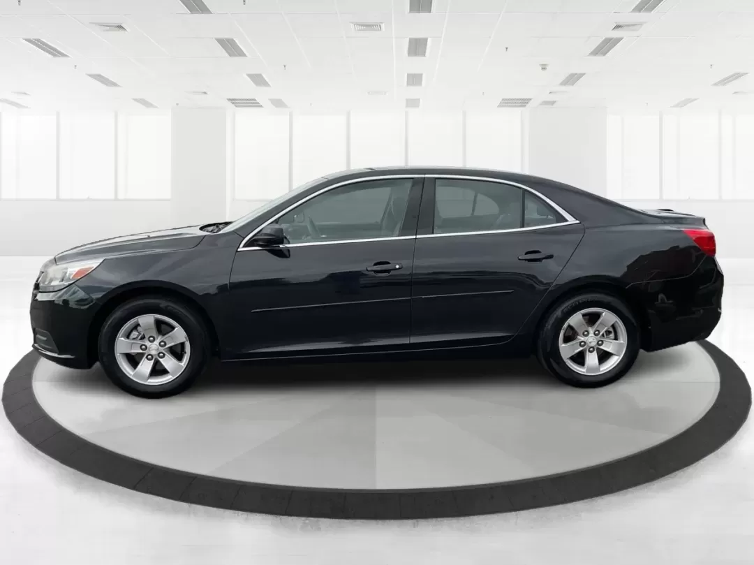 2014 Chevrolet Malibu 1LS (1G11B5SLXEF) with an ECOTEC 2.5L I-4 gasoline direct injection engine, 6-Speed Automatic transmission, located at 8750 N County Rd 25A, Piqua, OH, 45356, (937) 908-9800, 40.164391, -84.232513 - **Discover Your Next Adventure with the 2014 Chevrolet Malibu at Advantage Car and Credit - Vandalia!**<br /> <br /> Are you on the lookout for a reliable, stylish vehicle that fits seamlessly into your busy lifestyle? Look no further! The 2014 Chevrolet Malibu 1LS is your perfect companion for dail - Photo#5
