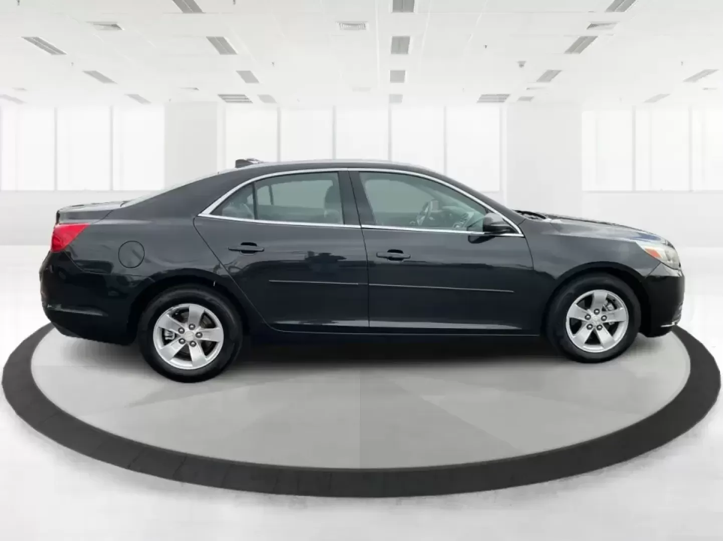 2014 Chevrolet Malibu 1LS (1G11B5SLXEF) with an ECOTEC 2.5L I-4 gasoline direct injection engine, 6-Speed Automatic transmission, located at 4508 South Dixie Dr, Moraine, OH, 45439, (937) 908-9800, 39.689976, -84.218452 - **Discover Your Next Adventure with the 2014 Chevrolet Malibu at Advantage Car and Credit - Vandalia!**<br /> <br /> Are you on the lookout for a reliable, stylish vehicle that fits seamlessly into your busy lifestyle? Look no further! The 2014 Chevrolet Malibu 1LS is your perfect companion for dail - Photo#1