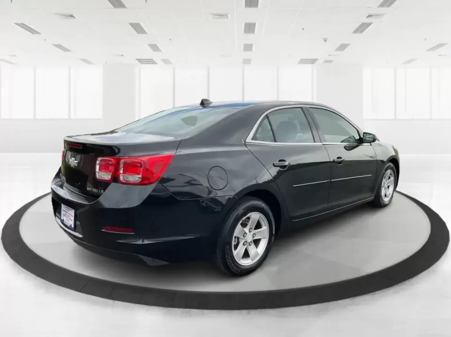 2014 Chevrolet Malibu 1LS (1G11B5SLXEF) with an ECOTEC 2.5L I-4 gasoline direct injection engine, 6-Speed Automatic transmission, located at 4508 South Dixie Dr, Moraine, OH, 45439, (937) 908-9800, 39.689976, -84.218452 - **Discover Your Next Adventure with the 2014 Chevrolet Malibu at Advantage Car and Credit - Vandalia!**<br /> <br /> Are you on the lookout for a reliable, stylish vehicle that fits seamlessly into your busy lifestyle? Look no further! The 2014 Chevrolet Malibu 1LS is your perfect companion for dail - Photo#2