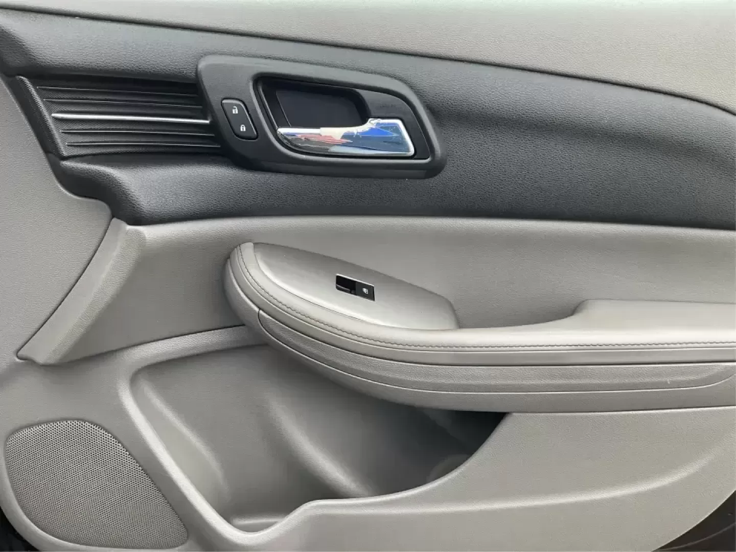 2014 Chevrolet Malibu 1LS (1G11B5SLXEF) with an ECOTEC 2.5L I-4 gasoline direct injection engine, 6-Speed Automatic transmission, located at 4508 South Dixie Dr, Moraine, OH, 45439, (937) 908-9800, 39.689976, -84.218452 - **Discover Your Next Adventure with the 2014 Chevrolet Malibu at Advantage Car and Credit - Vandalia!**<br /> <br /> Are you on the lookout for a reliable, stylish vehicle that fits seamlessly into your busy lifestyle? Look no further! The 2014 Chevrolet Malibu 1LS is your perfect companion for dail - Photo#20