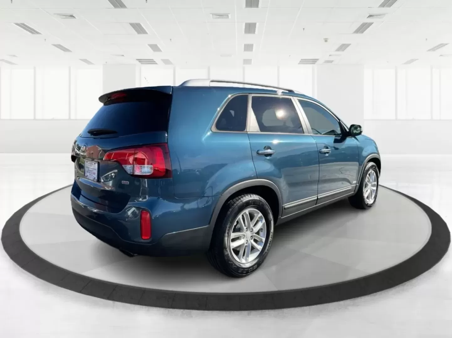 2014 Kia Sorento LX (5XYKTDA61EG) with an 2.4L I-4 gasoline direct injection engine, located at 880 E. National Road, Vandalia, OH, 45377, (937) 908-9800, 39.891918, -84.183594 - **Adventure Awaits with the 2014 Kia Sorento LX Perfect for Families and Road Warriors Alike!**<br /> <br /> At Advantage Car and Credit - Vandalia, we understand that your vehicle is more than just a mode of transportation; it's an essential part of your lifestyle. If you're looking for a versatil - Photo#2