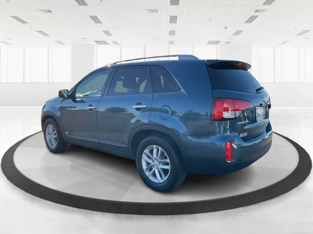 2014 Kia Sorento LX (5XYKTDA61EG) with an 2.4L I-4 gasoline direct injection engine, located at 880 E. National Road, Vandalia, OH, 45377, (937) 908-9800, 39.891918, -84.183594 - **Adventure Awaits with the 2014 Kia Sorento LX Perfect for Families and Road Warriors Alike!**<br /> <br /> At Advantage Car and Credit - Vandalia, we understand that your vehicle is more than just a mode of transportation; it's an essential part of your lifestyle. If you're looking for a versatil - Photo#4