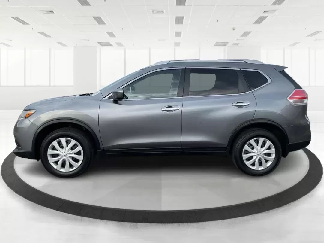 2016 Nissan Rogue S (KNMAT2MV7GP) with an 2.5L I-4 DOHC engine, located at 1184 Kauffman Ave, Fairborn, OH, 45324, (937) 908-9800, 39.807072, -84.030914 - **Explore New Horizons with the 2016 Nissan Rogue: Your Ideal Adventure Companion!**<br /> <br /> Are you ready to elevate your driving experience and embark on new adventures? Look no further than this stunning 2016 Nissan Rogue, perfect for family outings, weekend getaways, or those long commutes - Photo#5