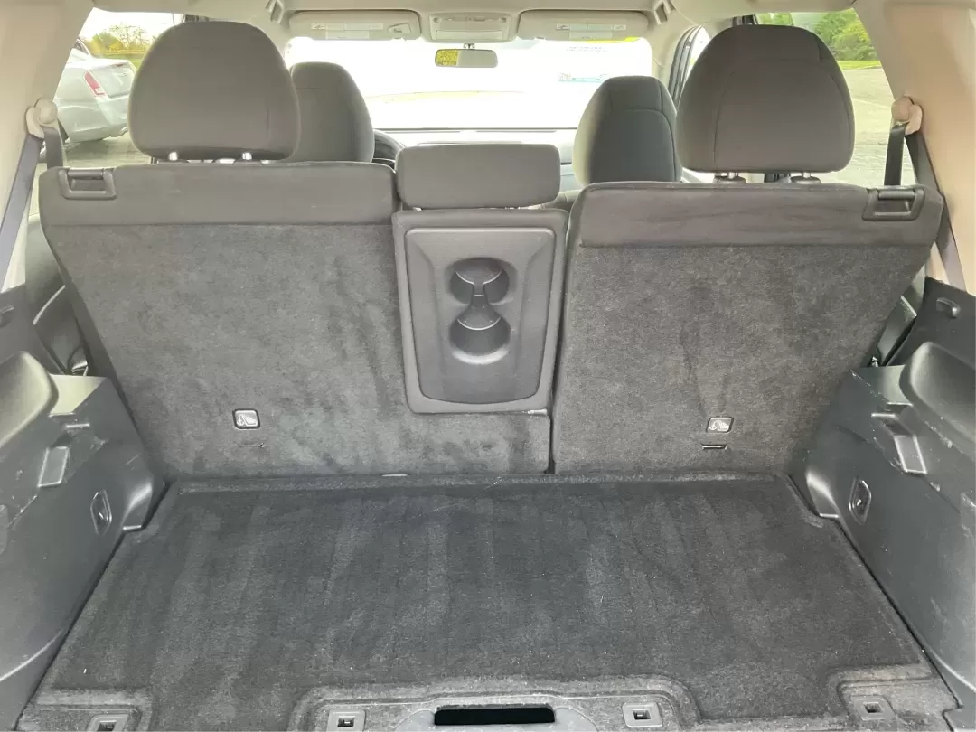 2016 Nissan Rogue S (KNMAT2MV7GP) with an 2.5L I-4 DOHC engine, located at 1184 Kauffman Ave, Fairborn, OH, 45324, (937) 908-9800, 39.807072, -84.030914 - **Explore New Horizons with the 2016 Nissan Rogue: Your Ideal Adventure Companion!**<br /> <br /> Are you ready to elevate your driving experience and embark on new adventures? Look no further than this stunning 2016 Nissan Rogue, perfect for family outings, weekend getaways, or those long commutes - Photo#12