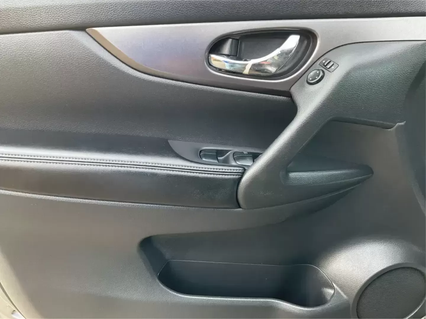 2016 Nissan Rogue S (KNMAT2MV7GP) with an 2.5L I-4 DOHC engine, CVT transmission, located at 880 E. National Road, Vandalia, OH, 45377, (937) 908-9800, 39.891918, -84.183594 - **Explore New Horizons with the 2016 Nissan Rogue: Your Ideal Adventure Companion!**<br /> <br /> Are you ready to elevate your driving experience and embark on new adventures? Look no further than this stunning 2016 Nissan Rogue, perfect for family outings, weekend getaways, or those long commutes - Photo#17