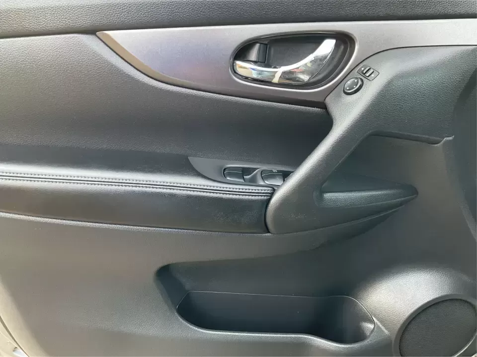 2016 Nissan Rogue S (KNMAT2MV7GP) with an 2.5L I-4 DOHC engine, CVT transmission, located at 880 E. National Road, Vandalia, OH, 45377, (937) 908-9800, 39.891918, -84.183594 - **Explore New Horizons with the 2016 Nissan Rogue: Your Ideal Adventure Companion!**<br /> <br /> Are you ready to elevate your driving experience and embark on new adventures? Look no further than this stunning 2016 Nissan Rogue, perfect for family outings, weekend getaways, or those long commutes - Photo#17