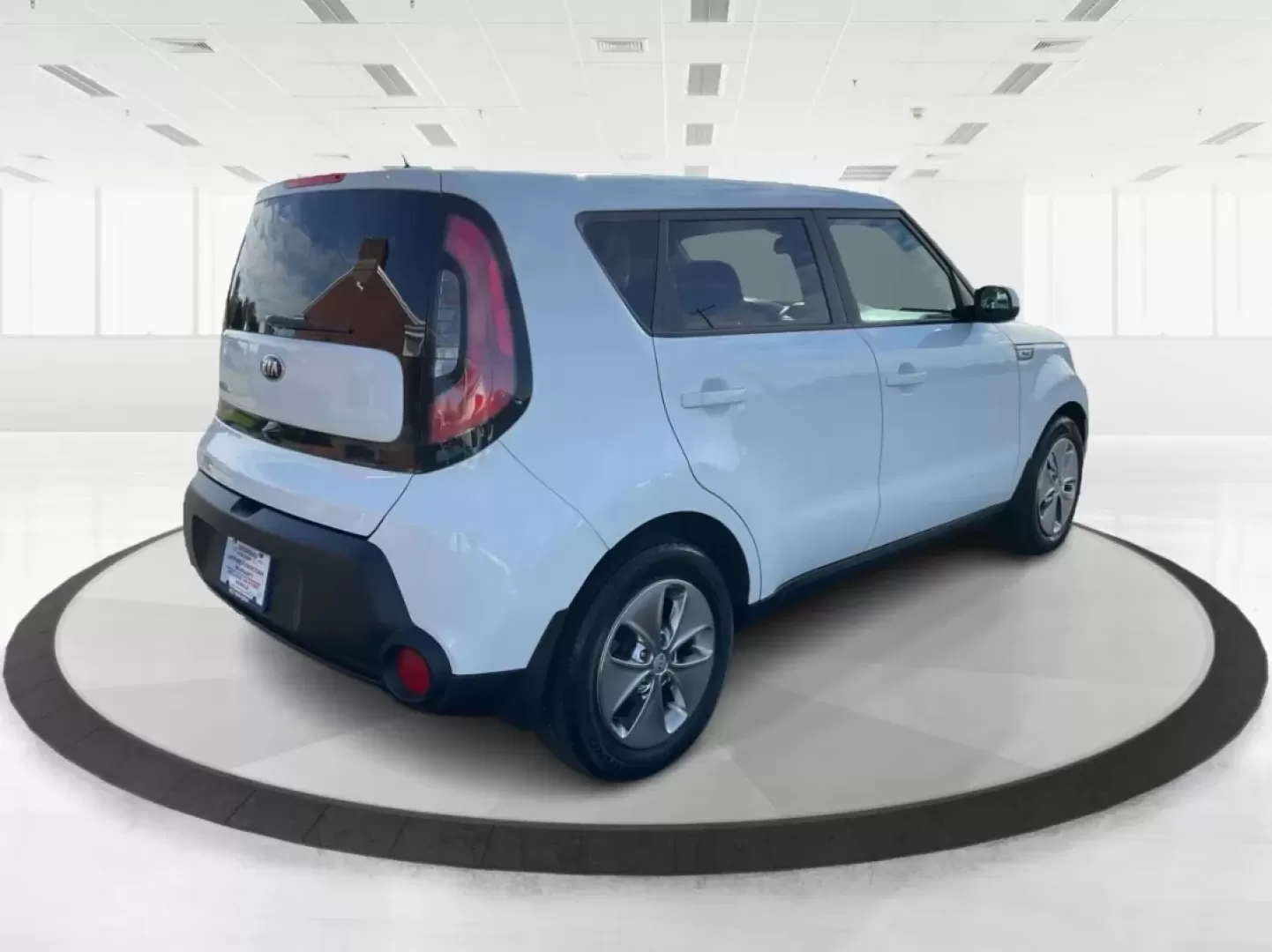2015 Kia Soul Base (KNDJN2A25F7) with an Other engine, located at 1951 S Dayton Lakeview Rd., New Carlisle, OH, 45344, (937) 908-9800, 39.890999, -84.050255 - Experience the perfect blend of comfort, versatility, and style with the 2015 Kia Soul, available now at Advantage Car and Credit in New Carlisle, OH. Whether you're a busy professional navigating long commutes or a growing family seeking a spacious and safe ride, this vehicle is designed to elevate - Photo#2