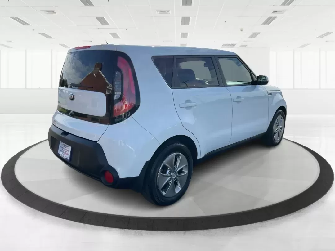 2015 Kia Soul Base (KNDJN2A25F7) with an Other engine, located at 1951 S Dayton Lakeview Rd., New Carlisle, OH, 45344, (937) 908-9800, 39.890999, -84.050255 - Experience the perfect blend of comfort, versatility, and style with the 2015 Kia Soul, available now at Advantage Car and Credit in New Carlisle, OH. Whether you're a busy professional navigating long commutes or a growing family seeking a spacious and safe ride, this vehicle is designed to elevate - Photo#2