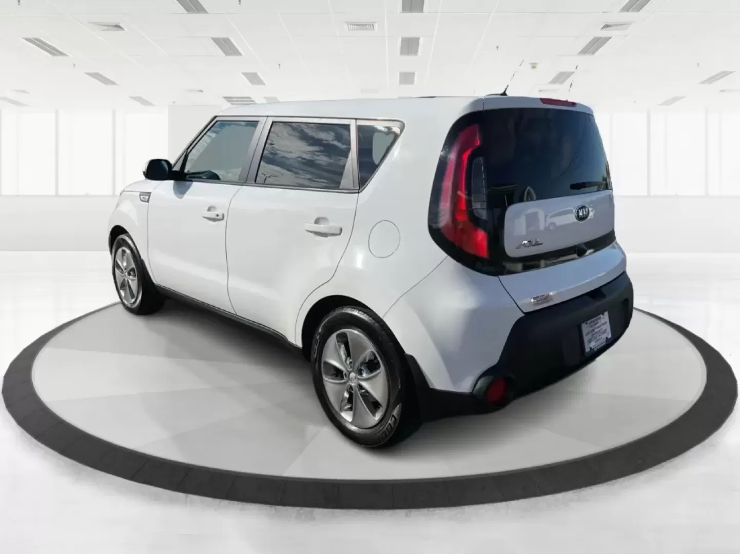 2015 Kia Soul Base (KNDJN2A25F7) with an Other engine, located at 1951 S Dayton Lakeview Rd., New Carlisle, OH, 45344, (937) 908-9800, 39.890999, -84.050255 - Experience the perfect blend of comfort, versatility, and style with the 2015 Kia Soul, available now at Advantage Car and Credit in New Carlisle, OH. Whether you're a busy professional navigating long commutes or a growing family seeking a spacious and safe ride, this vehicle is designed to elevate - Photo#3
