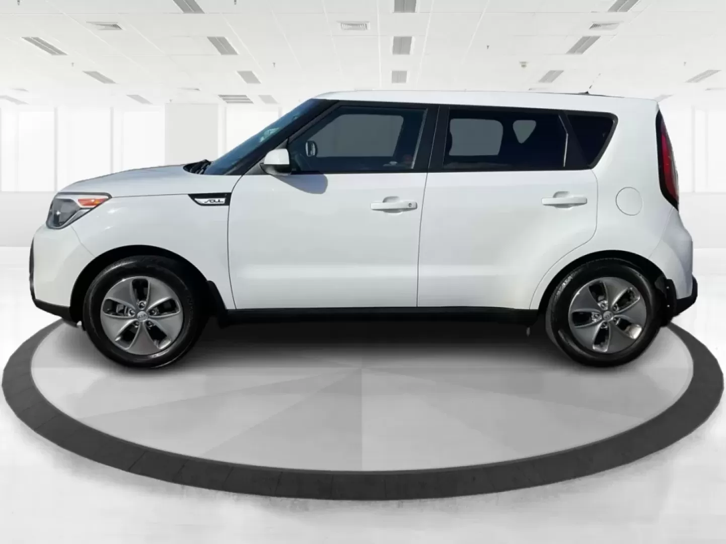 2015 Kia Soul Base (KNDJN2A25F7) with an Other engine, located at 1951 S Dayton Lakeview Rd., New Carlisle, OH, 45344, (937) 908-9800, 39.890999, -84.050255 - Experience the perfect blend of comfort, versatility, and style with the 2015 Kia Soul, available now at Advantage Car and Credit in New Carlisle, OH. Whether you're a busy professional navigating long commutes or a growing family seeking a spacious and safe ride, this vehicle is designed to elevate - Photo#4