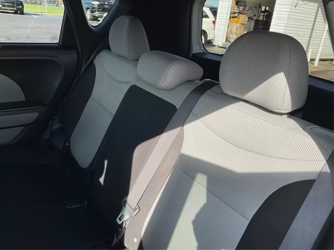 2015 Kia Soul Base (KNDJN2A25F7) with an Other engine, located at 1951 S Dayton Lakeview Rd., New Carlisle, OH, 45344, (937) 908-9800, 39.890999, -84.050255 - Experience the perfect blend of comfort, versatility, and style with the 2015 Kia Soul, available now at Advantage Car and Credit in New Carlisle, OH. Whether you're a busy professional navigating long commutes or a growing family seeking a spacious and safe ride, this vehicle is designed to elevate - Photo#9