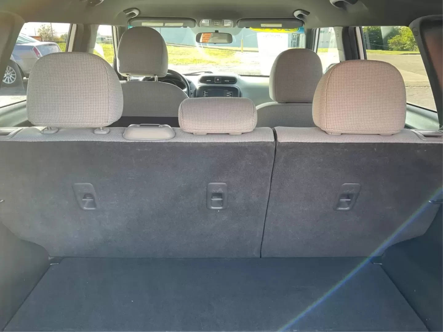 2015 Kia Soul Base (KNDJN2A25F7) with an Other engine, located at 1951 S Dayton Lakeview Rd., New Carlisle, OH, 45344, (937) 908-9800, 39.890999, -84.050255 - Experience the perfect blend of comfort, versatility, and style with the 2015 Kia Soul, available now at Advantage Car and Credit in New Carlisle, OH. Whether you're a busy professional navigating long commutes or a growing family seeking a spacious and safe ride, this vehicle is designed to elevate - Photo#11