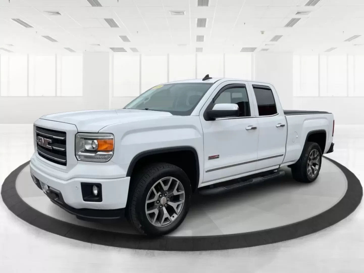 2015 GMC Sierra 1500 SLT (1GTV2VEC7FZ) with an EcoTec3 6.2L V-8 gasoline direct injection engine, located at 1230 East Main St, Xenia, OH, 45385, (937) 908-9800, 39.688026, -83.910172 - **Unlock Your Adventures with the 2015 GMC Sierra 1500 SLT at Advantage Car and Credit - Piqua!**<br /> <br /> If you're seeking a reliable companion for your weekend adventures or a powerful workhorse for everyday tasks, look no further than this stunning 2015 GMC Sierra 1500 SLT. With its robust c - Photo#8