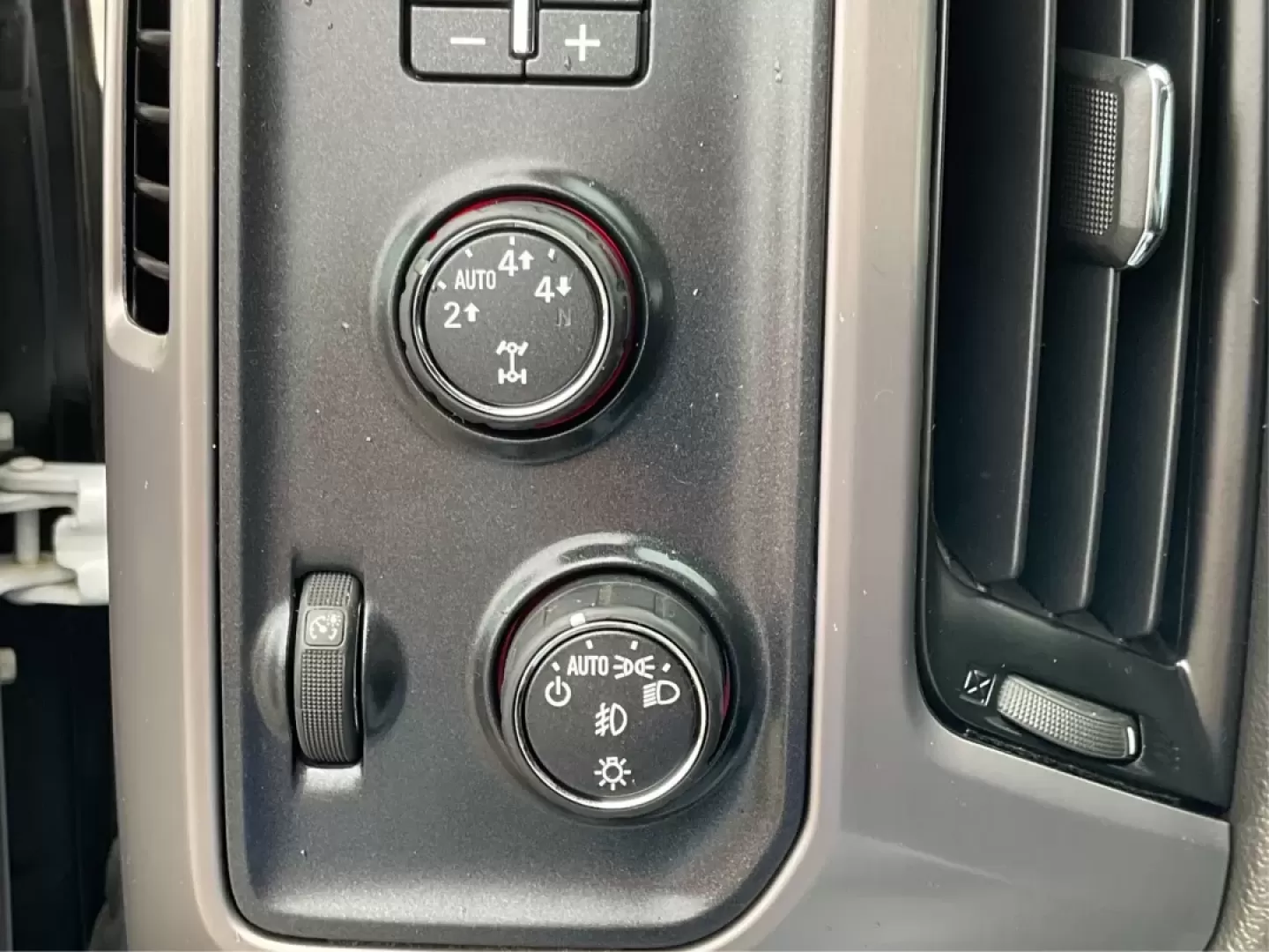 2015 GMC Sierra 1500 SLT (1GTV2VEC7FZ) with an EcoTec3 6.2L V-8 gasoline direct injection engine, located at 1230 East Main St, Xenia, OH, 45385, (937) 908-9800, 39.688026, -83.910172 - **Unlock Your Adventures with the 2015 GMC Sierra 1500 SLT at Advantage Car and Credit - Piqua!**<br /> <br /> If you're seeking a reliable companion for your weekend adventures or a powerful workhorse for everyday tasks, look no further than this stunning 2015 GMC Sierra 1500 SLT. With its robust c - Photo#16