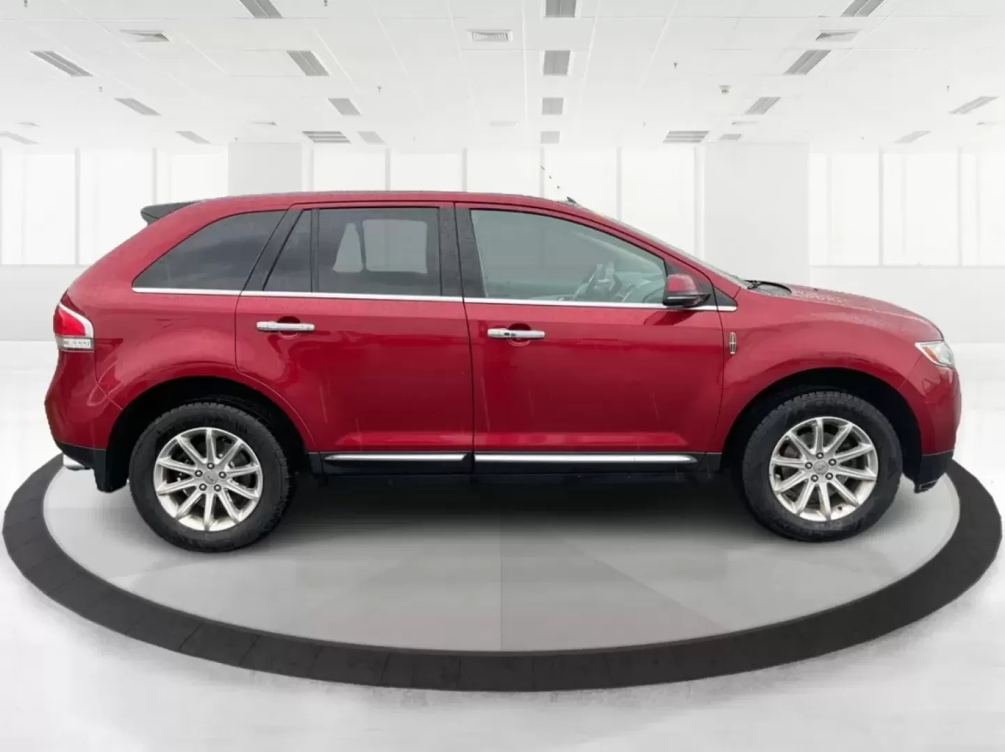 2013 Lincoln MKX Base (2LMDJ8JK8DB) with an Other engine, located at 1951 S Dayton Lakeview Rd., New Carlisle, OH, 45344, (937) 908-9800, 39.890999, -84.050255 - **Drive in Style and Comfort: 2013 Lincoln MKX at Advantage Car and Credit!**<br /> <br /> Are you ready to elevate your daily commute or weekend adventures? The 2013 Lincoln MKX is the perfect vehicle for those seeking luxury, reliability, and versatility. Whether you're a growing family looking fo - Photo#1