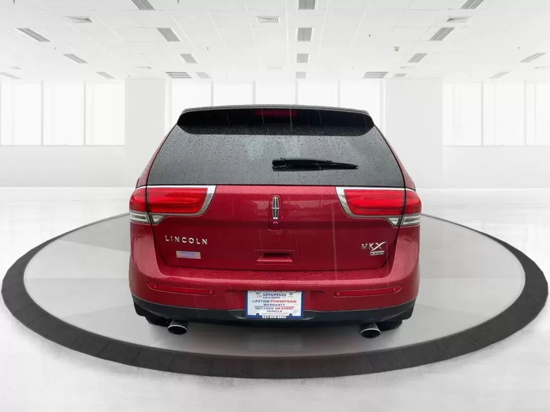 2013 Lincoln MKX Base (2LMDJ8JK8DB) with an Other engine, located at 1951 S Dayton Lakeview Rd., New Carlisle, OH, 45344, (937) 908-9800, 39.890999, -84.050255 - **Drive in Style and Comfort: 2013 Lincoln MKX at Advantage Car and Credit!**<br /> <br /> Are you ready to elevate your daily commute or weekend adventures? The 2013 Lincoln MKX is the perfect vehicle for those seeking luxury, reliability, and versatility. Whether you're a growing family looking fo - Photo#3