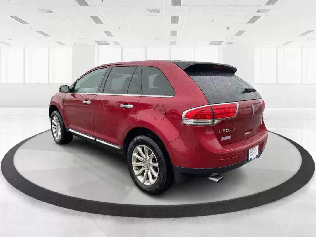 2013 Lincoln MKX Base (2LMDJ8JK8DB) with an Other engine, located at 1951 S Dayton Lakeview Rd., New Carlisle, OH, 45344, (937) 908-9800, 39.890999, -84.050255 - **Drive in Style and Comfort: 2013 Lincoln MKX at Advantage Car and Credit!**<br /> <br /> Are you ready to elevate your daily commute or weekend adventures? The 2013 Lincoln MKX is the perfect vehicle for those seeking luxury, reliability, and versatility. Whether you're a growing family looking fo - Photo#4